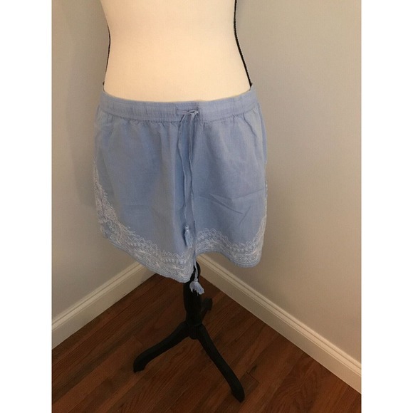Vineyard Vines Shell Flower Blue with White Embroidered Skirt -Size Medium - Picture 1 of 10